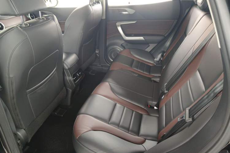 Used Wey VV5 2021 1.5T Two-Wheel Drive Color Pioneer
