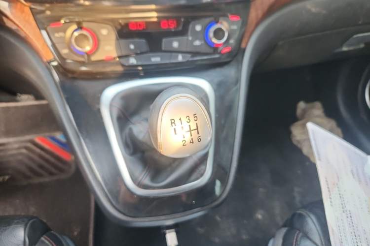 Used Haval H6 2015 Sport Edition 1.5T Manual Two-Wheel Drive Elite Model Gear Lever