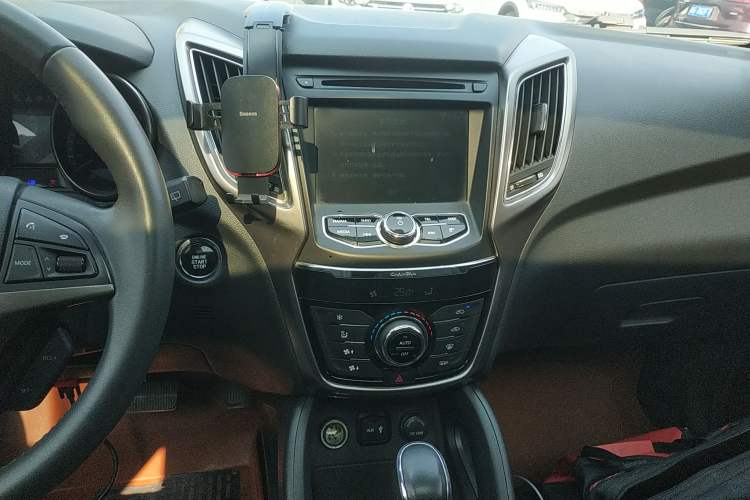 Used Changan CS75 2015 1.8T Automatic 4x4 Prestige Model China IV Standard