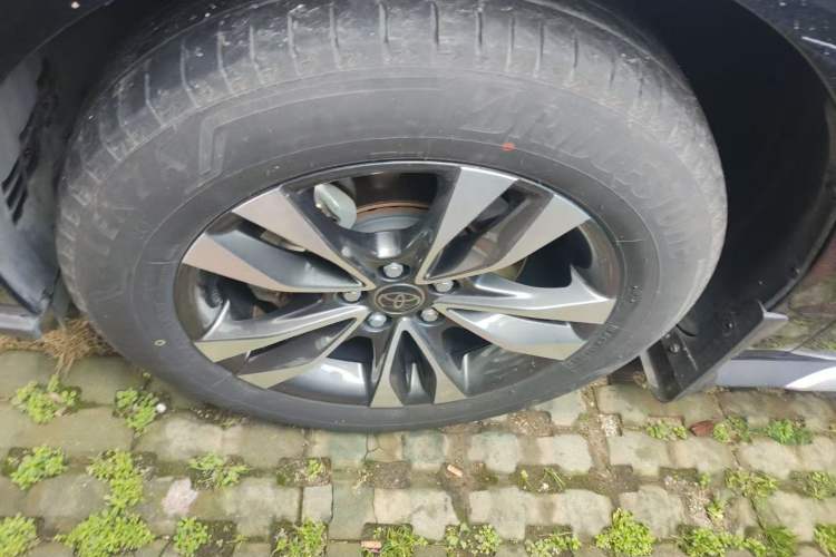 Used Toyota Granvia 2023 2.5L Hybrid Luxury Edition