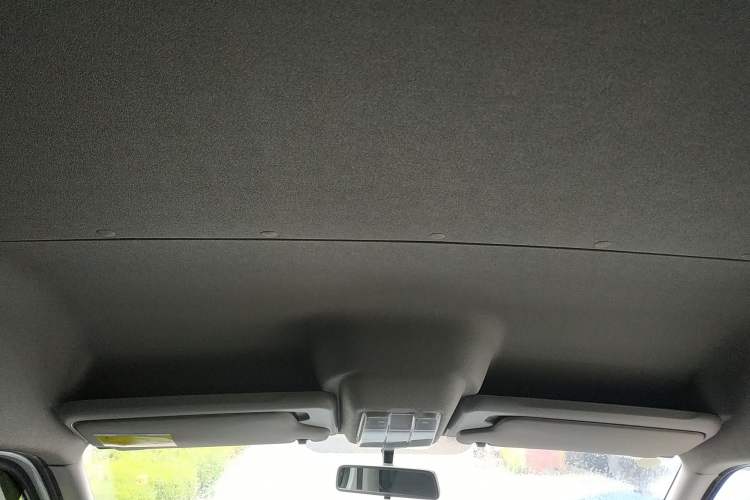 Used SAIC MAXUS Xintu V80 2024 Aotong Value Edition 6AMT Short Wheelbase Mid-Roof Model 127 Ps 5/6 Seats