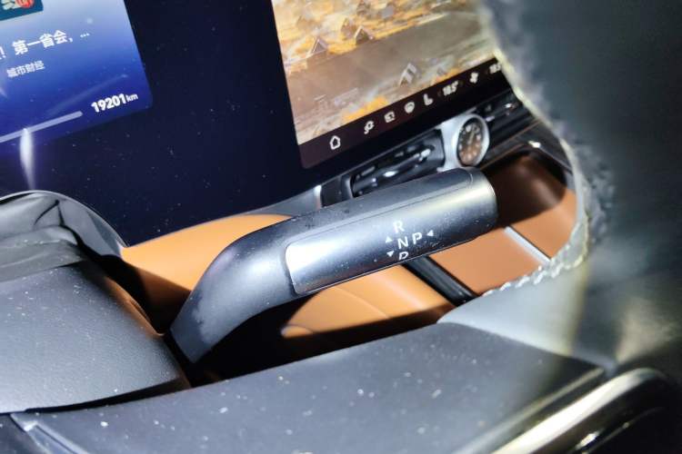 Used Hima AITO M9 2024 Range-Extended Ultra Version 42 kWh 6-Seater Model Gear Lever