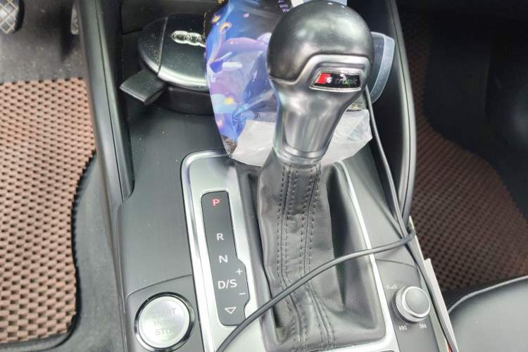 Used Audi A3 2014 Limousine 40 TFSI S line Comfort Model Gear Lever