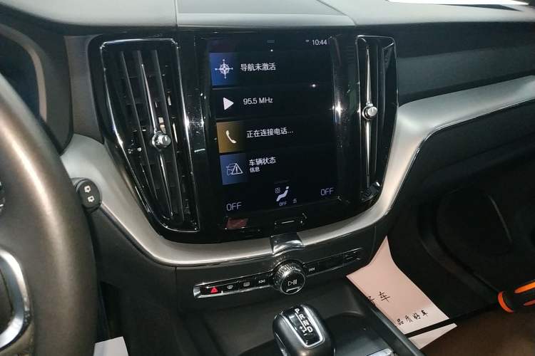 Used Volvo XC60 2021 T5 4x4 Smart Luxury Edition Audio And AC Panel