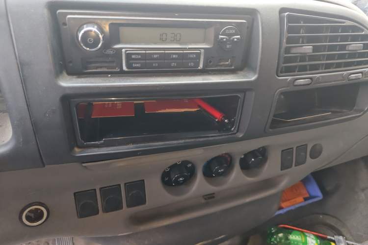 Used Ford Classic Transit 2015 2.8T Diesel Multi-Function Vehicle Short Wheelbase 6-Seater Mid-Roof Edition JX493ZLQ4