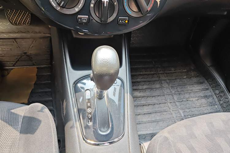 Used Nissan Tiida 2011 1.6L CVT Comfort Model Gear Lever