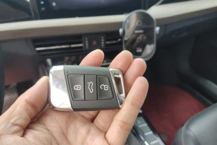 Used Volkswagen Passat 2021 330TSI Luxury Edition Vehicle Key