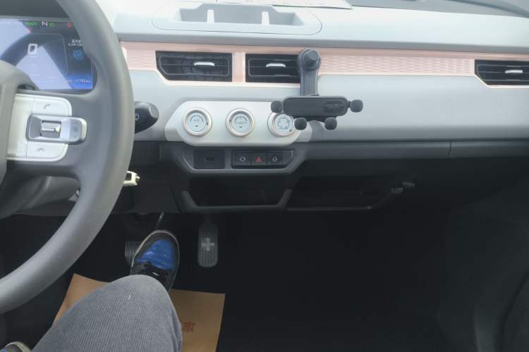 Used Chery QQ Ice Cream 2022 170km Sundae Phosphate Lithium-Ion