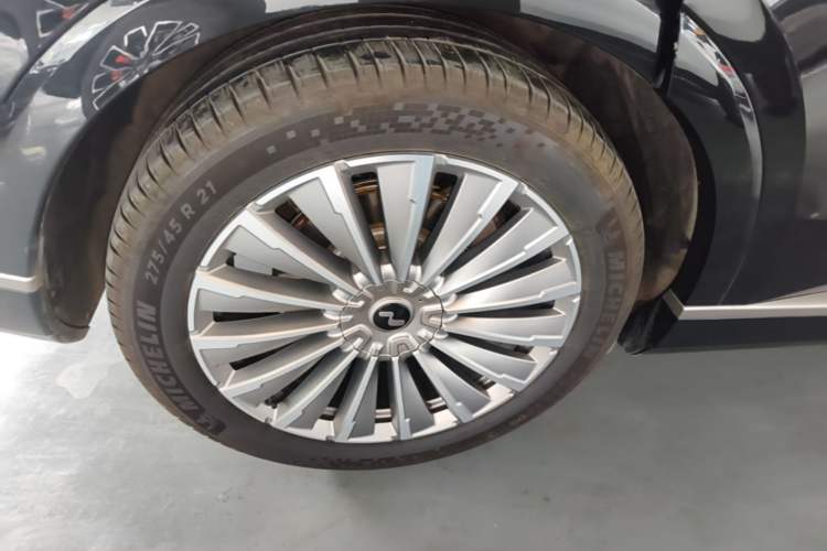 Used ONVO Luxeed L90 2025 Model—Ultra Six-Seater Version
