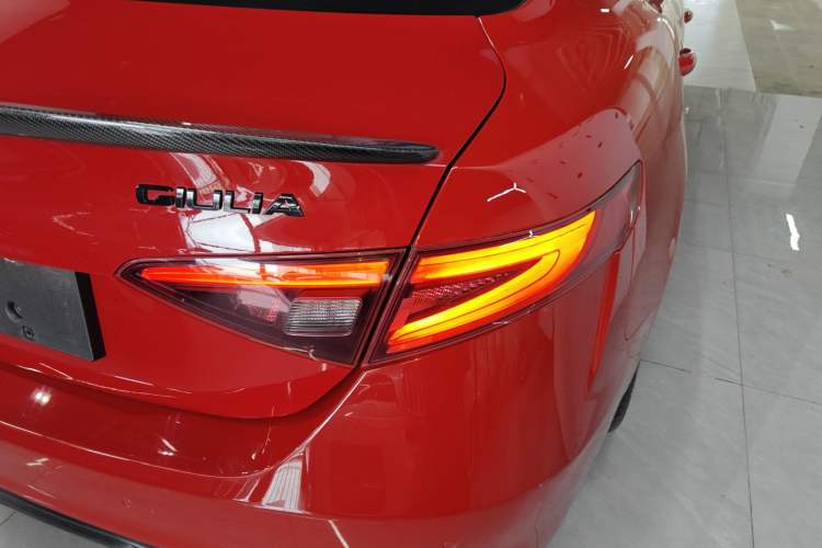 Used Alfa Romeo Giulia 2017 2.0T 200HP Elite Edition Exterior 3