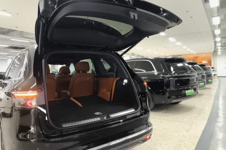 Used Hima AITO M8 2025 Extended-Range Max Version 37 kWh 6-Seater Trunk