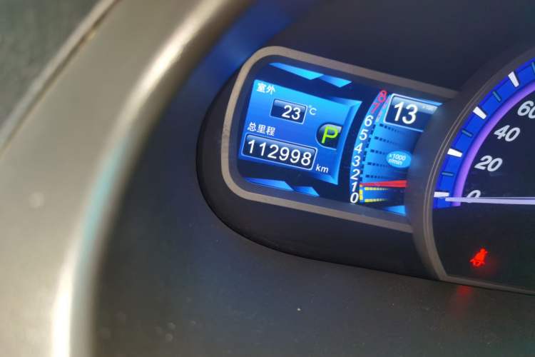 Used BYD S6 2011 2.4L Automatic Luxury Edition Odometer Close Up