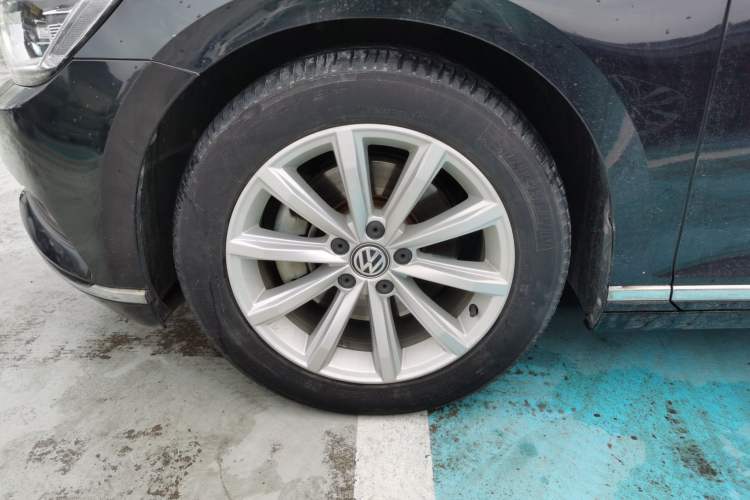 Used Volkswagen Magotan 2018 330TSI DSG Advanced Model Left Front Wheel Hub
