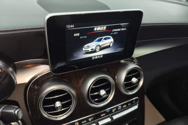 Used Mercedes-Benz GLC 2018 GLC 260 4MATIC Luxury Model Audio And AC Panel