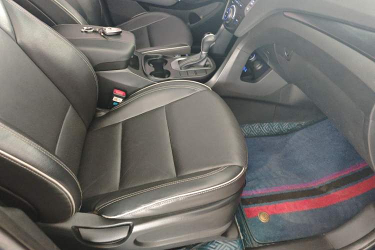 Used Hyundai Santa Fe 2017 2.0T Automatic Two-Wheel Drive Smart Version 7 Seats