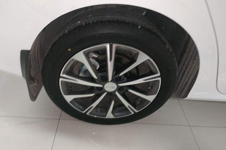 Used Geely Auto Emgrand 2025 4th Generation 1.5L CVT Flagship Version
