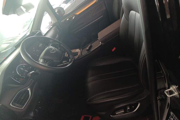 Used GAC Trumpchi M6 2023 PRO 270T DCT Luxury Edition
