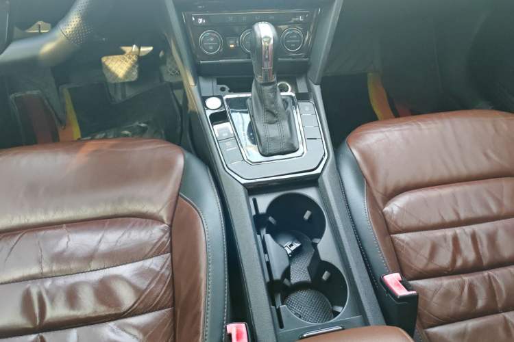 Used Volkswagen Lamando 2015 330TSI DSG Comfort Edition Gear Lever