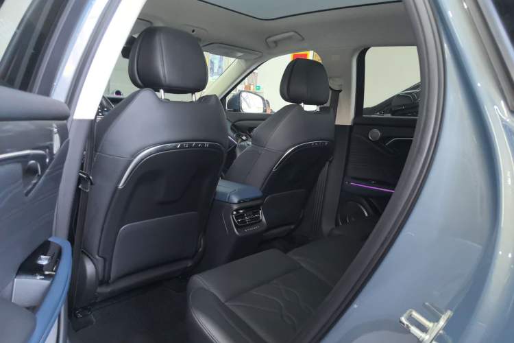 Used VOYAH FREE 2021 Four-Wheel Drive Standard Range-Extended Exclusive Luxury Package
