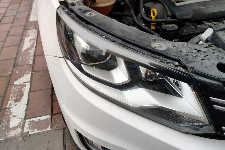 Used Volkswagen Tiguan 2017 300TSI Automatic Two-Wheel Drive Silk Road Luxury Edition Right Front Headlight