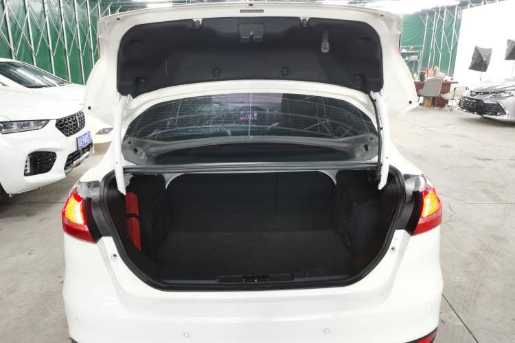 Used Ford Focus 2017 Sedan 1.6L Automatic Fashion Edition Smart Drive Version
