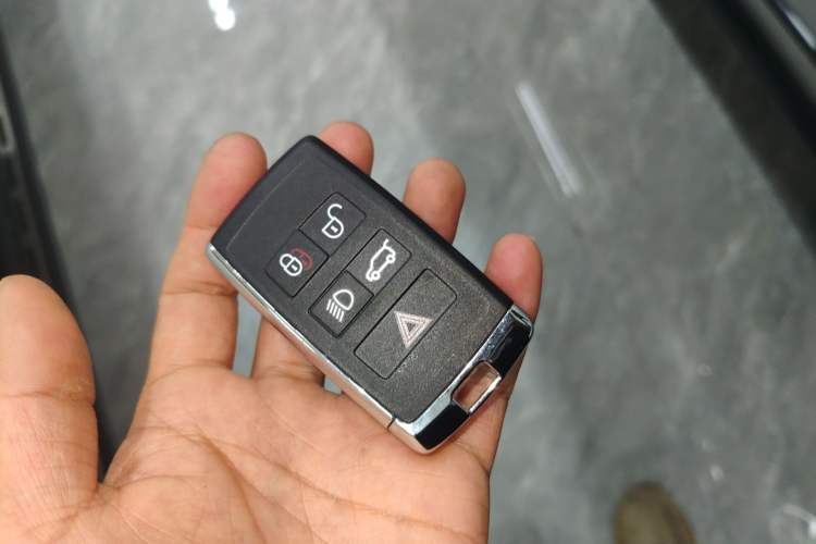 Used Land Rover Range Evoque 2024 Aurora L 249 PS Prestige Light-Chasing Edition
