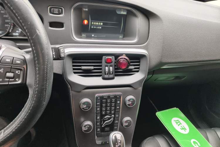 Used Volvo V40 2016 T3 Zhiyi Edition
