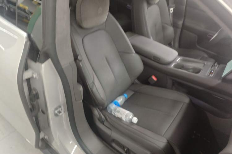 Used Nio ET7 2024 75 kWh Executive Edition Right Front Seat