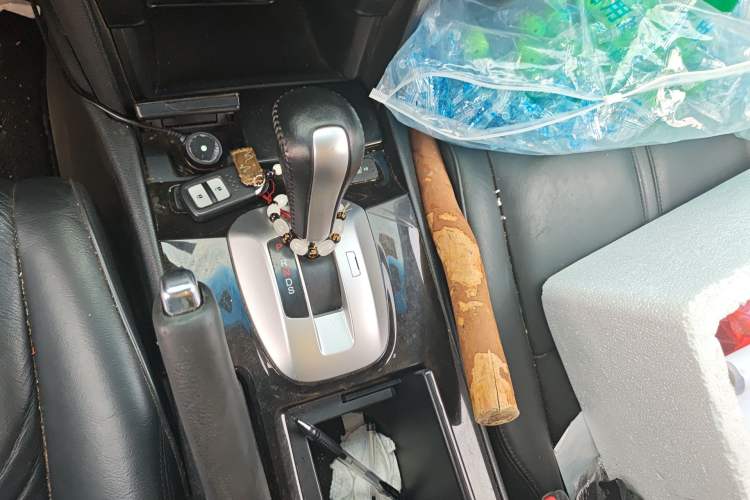 Used Honda Crosstour 2014 3.0L AWD Prestige Edition Gear Lever