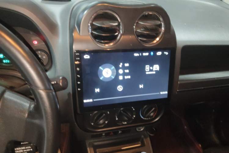 Used Jeep Compass 2007 2.4L four-wheel drive sport version Audio And AC Panel