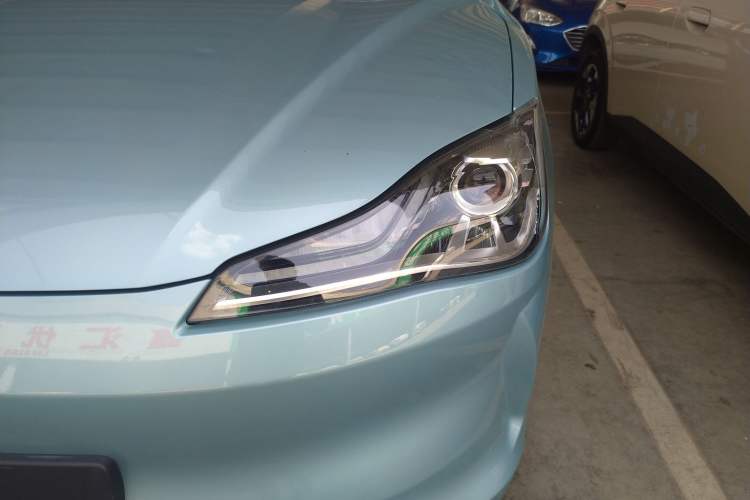 Used NETA V 2021 Standard Range Entertainment Version – Upgraded Model Left Front Headlight