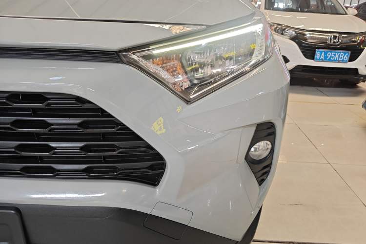 Used Toyota RAV4 2020 2.0L CVT 4x4 Style PLUS Edition Left Front Headlight