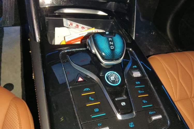 Used BYD Tang New Energy 2023 DM-i Champion Edition 112KM Prestige Model Gear Lever