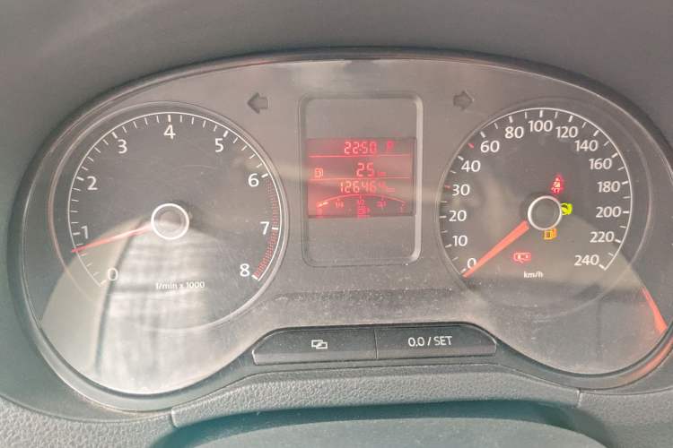 Used Volkswagen Polo 2011 1.6L Automatic ZhiKu Edition Odometer Close Up