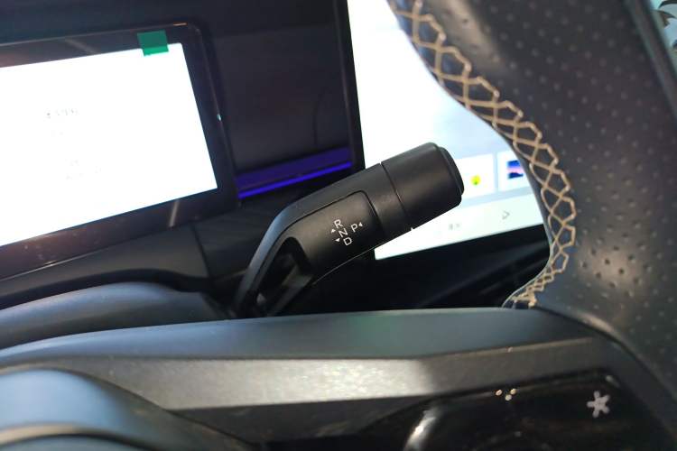 Used Lynk & Co 07 2024 EM-P 126 Long-Range Ultra Gear Lever