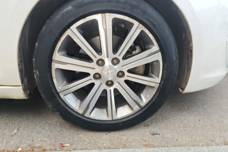 Used Peugeot 408 2016 1.6T Automatic Luxury Edition Right Front Wheel Hub