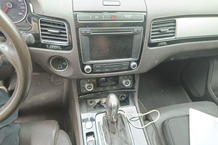 Used Volkswagen Touareg 2017 3.0 TSI Touareg Model Audio And AC Panel