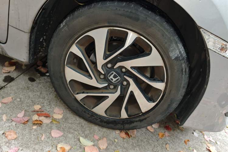 Used Honda Civic 2016 220TURBO CVT Luxury Edition Right Front Wheel Hub