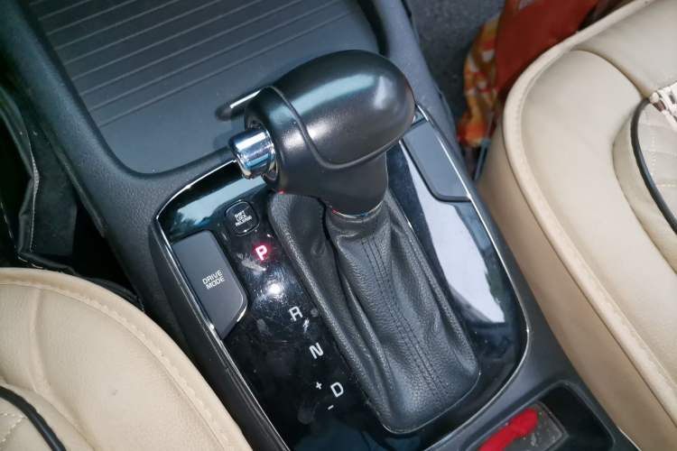 Used Kia K3 2016 1.6L Automatic GLS Gear Lever