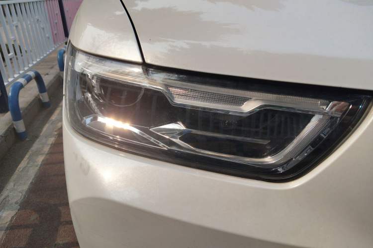 Used Haval H6 2017 Red Label 2.0T Automatic Two-Wheel Drive ZhiShang Model
