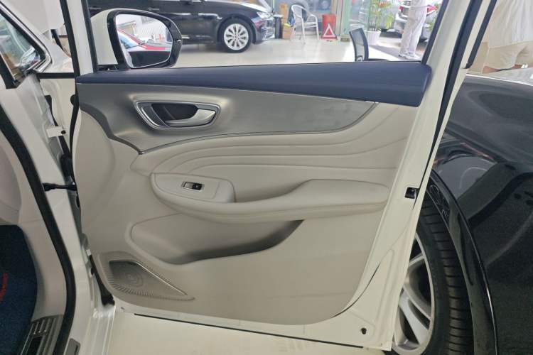 Used Roewe iMAX8 2021 400TGI Supreme Series Ultimate Edition
