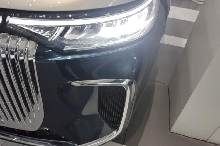 Used VOYAH Dream 2025 EV Four-Wheel-Drive Flagship Qiankun Version