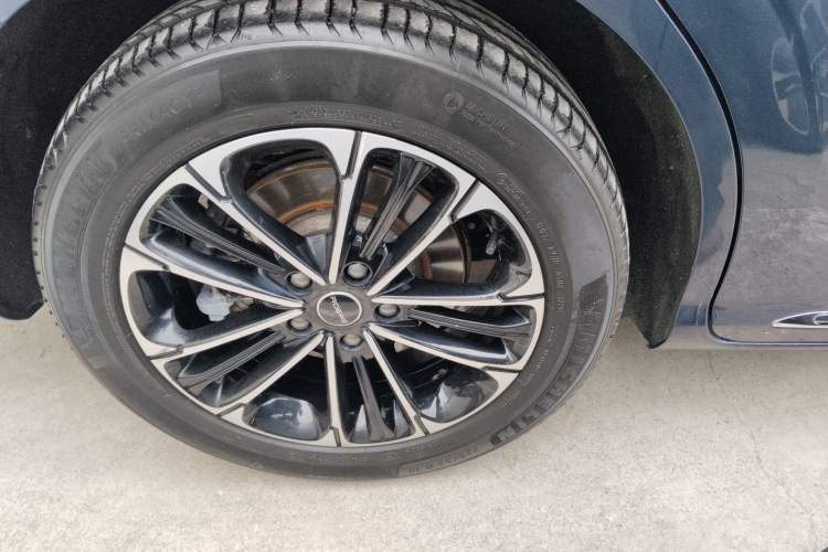 Used Roewe iMAX8 2022 400TGI Prestige Edition
