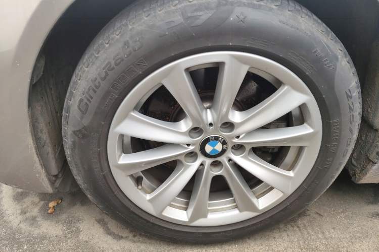 Used BMW 5 Series 2014 520i Elegant Edition
