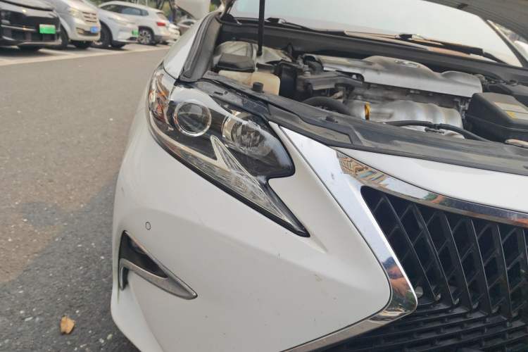 Used Lexus ES 2015 300h Comfort Edition Right Front Headlight