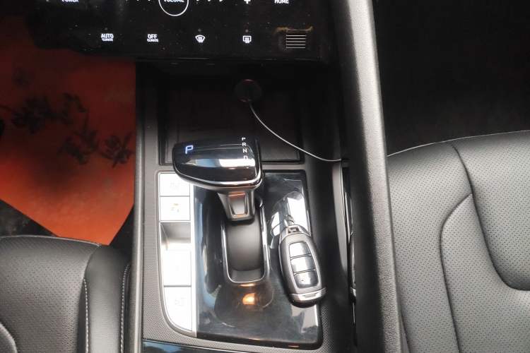 Used Hyundai Elantra 2021 1.5L CVT LUX Prestige Edition Gear Lever