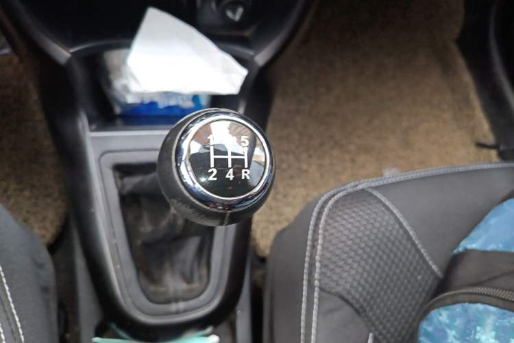 Used Brilliance H220 2014 1.5L Manual Comfort Model Gear Lever