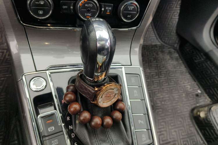 Used Volkswagen Passat 2017 330TSI DSG Luxury Edition Gear Lever