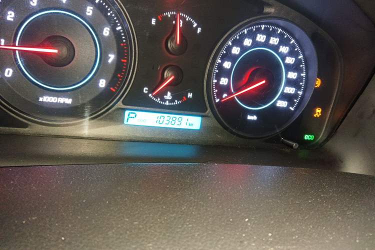 Used Chevrolet Captiva 2014 2.4L 4x4 Flagship Edition 7 Seats Odometer Close Up