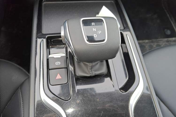 Used Hongqi E-QM5 2022 431 km Charge & Enjoy Edition Gear Lever